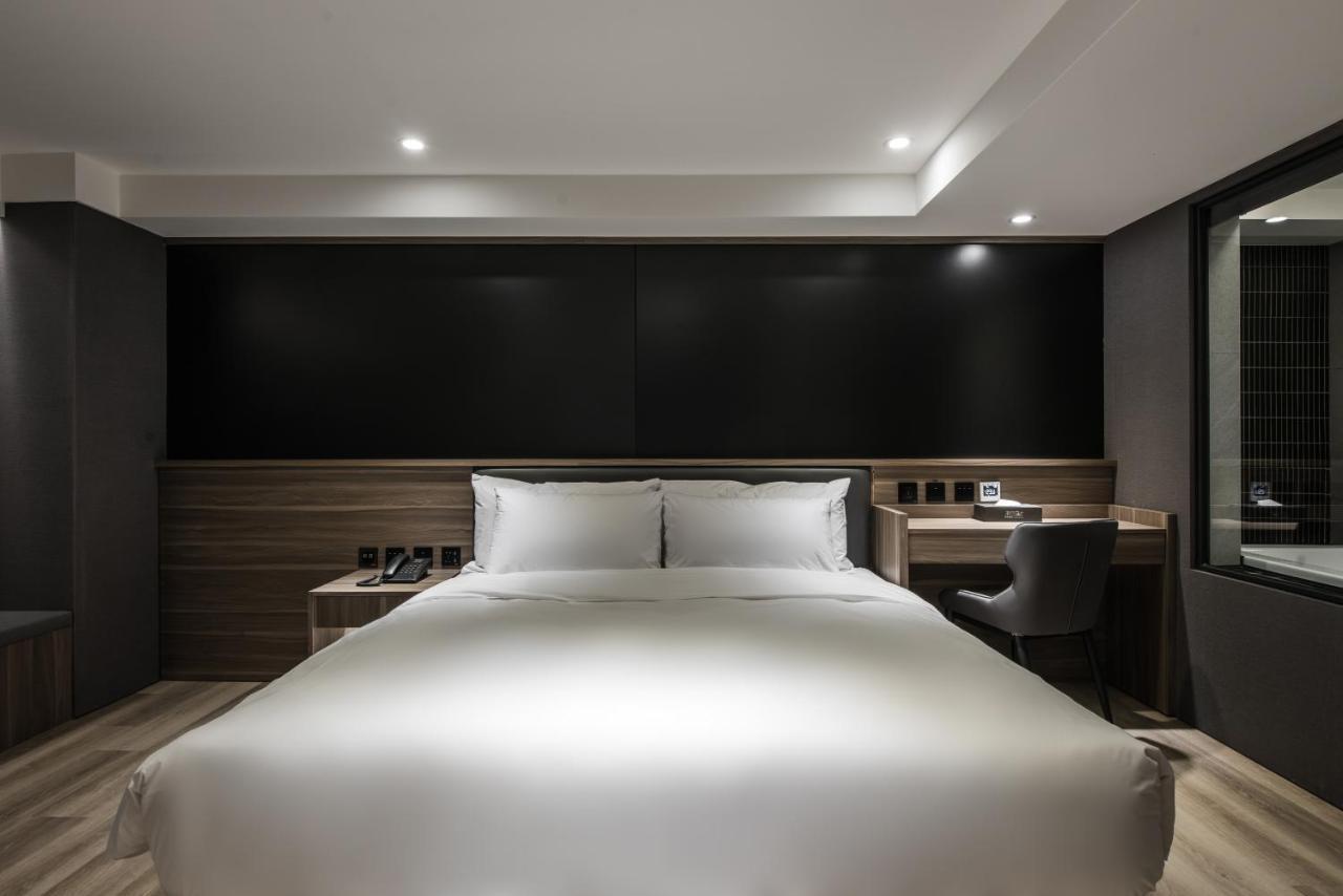 טאיצ'ונג Autumn Willow Hotel מראה חיצוני תמונה